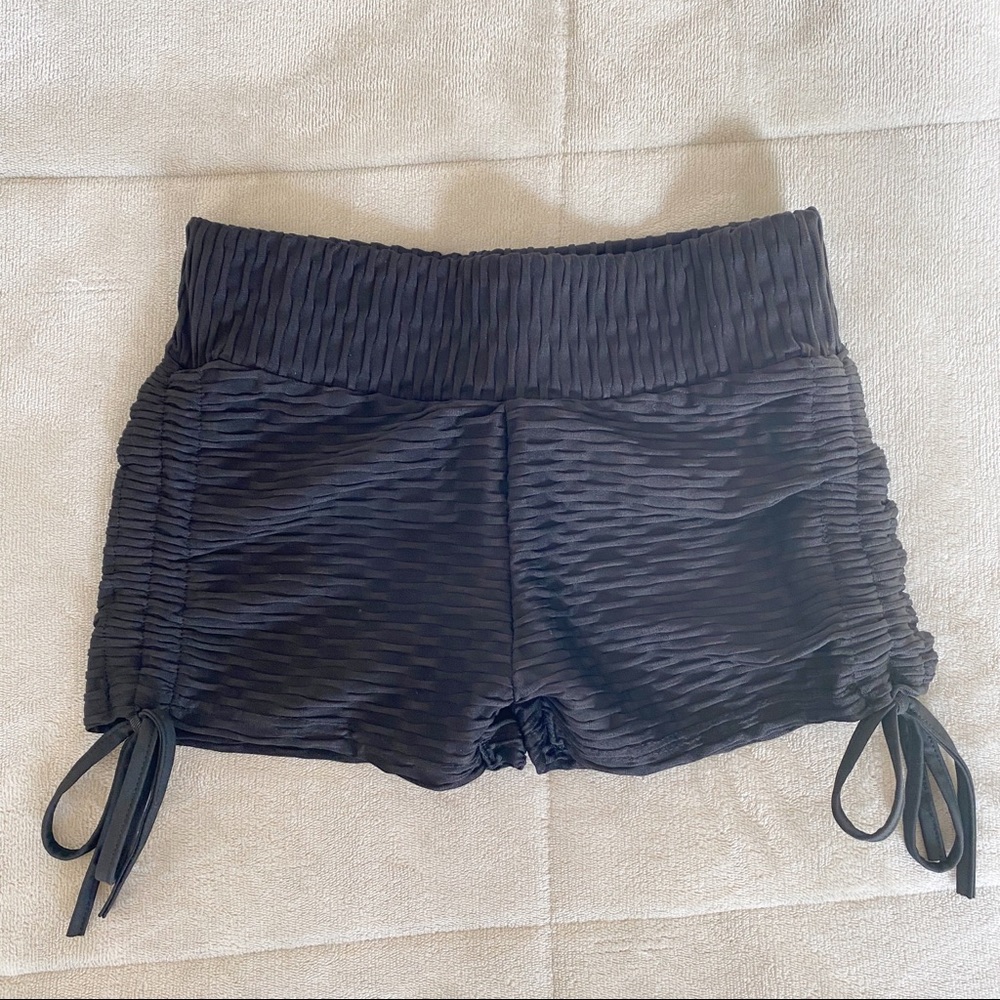 NWOT Venus swim shorts - M